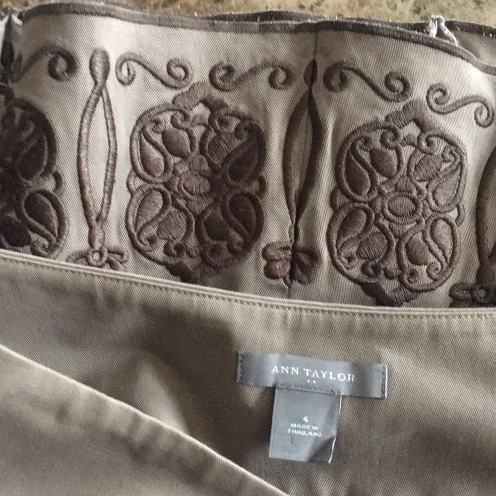 Ann‎ Taylor skirt brown size 4 * embroidery style